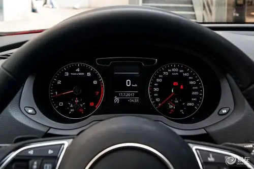 【奥迪q32017款30 tfsi 风尚型仪表盘汽车图片-汽车图片大全】-易车网