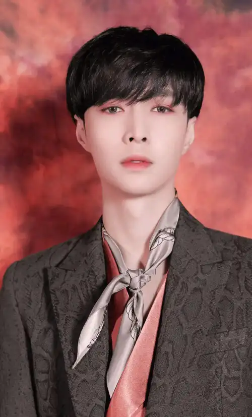 张艺兴迎来三十一岁生日,男人帮集体送上祝福_的发展_兄弟_电影