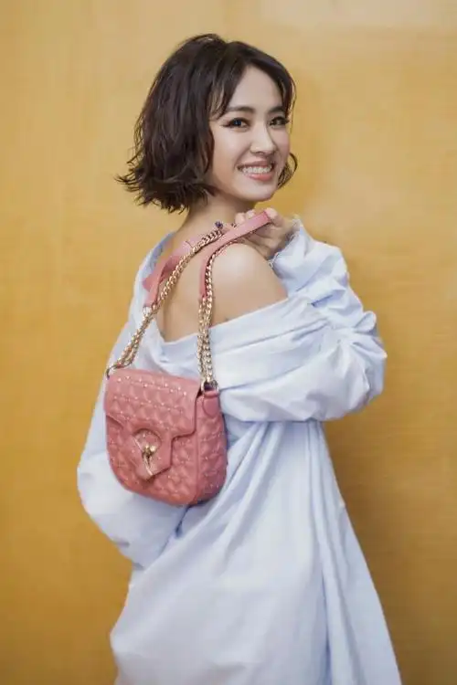 蔡依林就是适合剪短发,156的身高秒变成180,网友:看了也想去剪