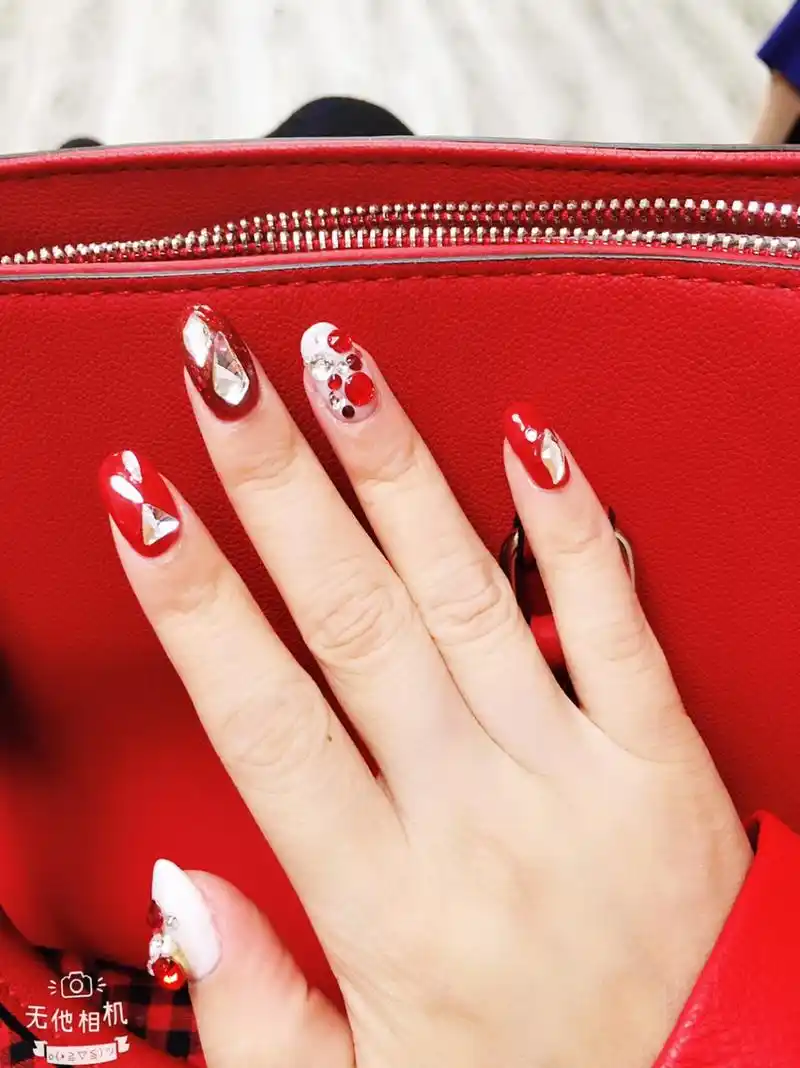 为canada day做的红白色美甲