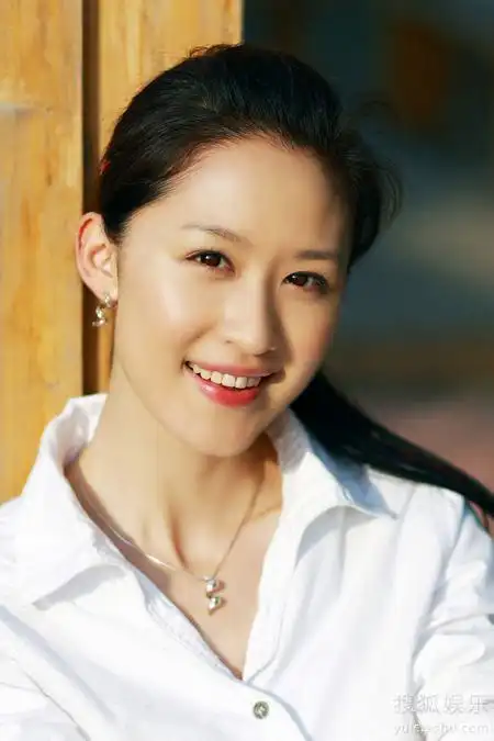 《红玫瑰黑玫瑰》开播 张雯饰演职场优质女