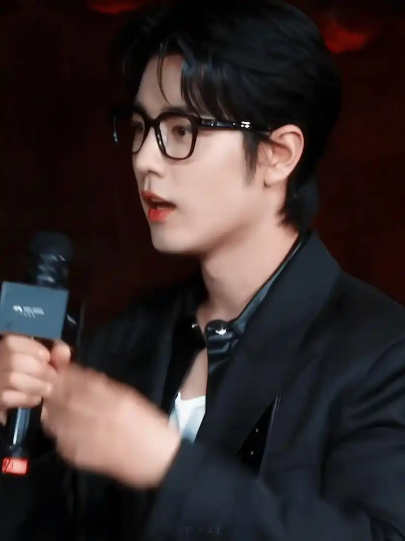 肖战的笑容#  一笑倾城也不过如此,真真是甜到心坎里去了