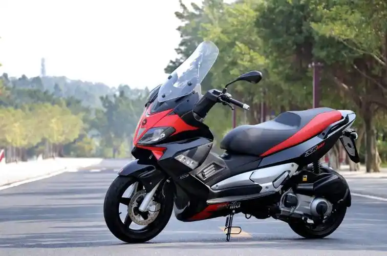 众创阿普利亚sr max300,运动型大踏板的代表性车款!