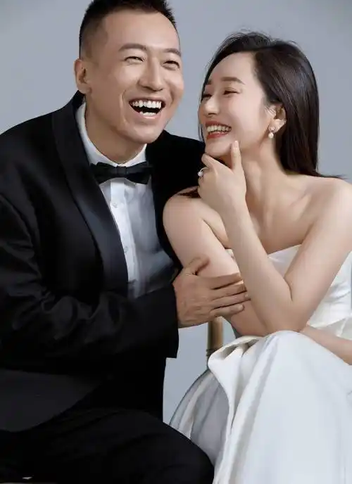 《最好的我们》董晴晒婚纱照 谭松韵黄晓明送祝福_娱乐_丈夫_婚礼