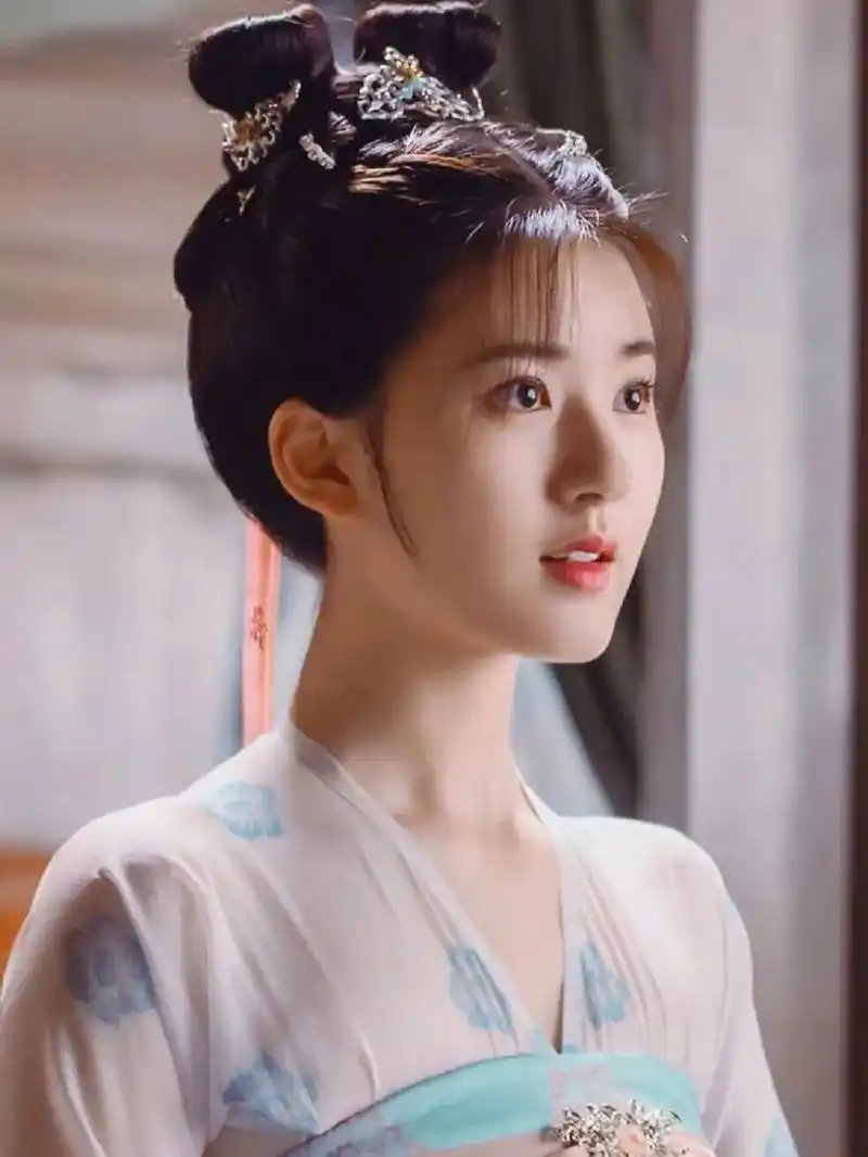 赵露思绝美古装图片.