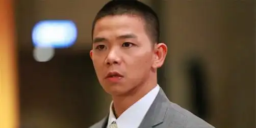 还有《喜剧之王》里让大家记忆深刻的叛逆少年洪爷,林子善可以说是