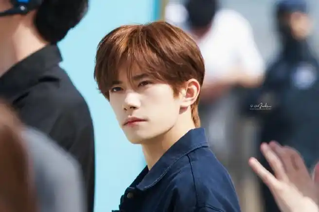 易烊千玺超话#易烊千玺说小小的我今年上#    「 2024年4月18日,在