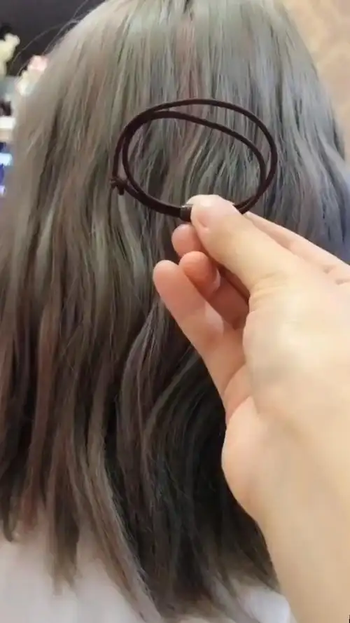 一根皮筋就可以扎出好看的发型,手残党必学,非常简单
