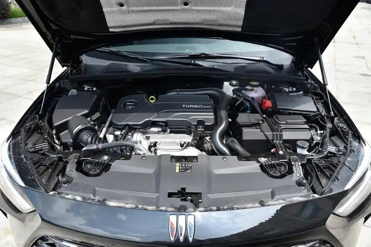 最大扭矩为250牛·米,匹配9挡手自一体变速箱,起步动力稍显偏弱,但