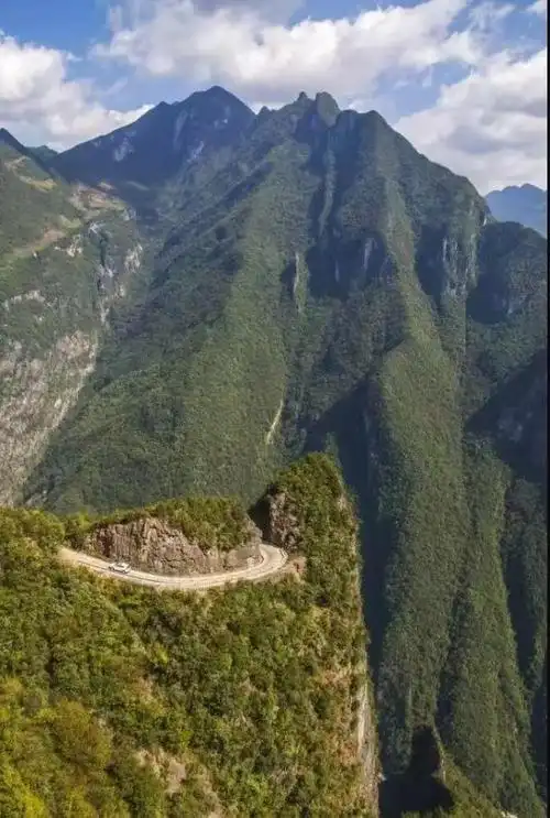 大山深处的禁地,一下暴雨就会出现成群的石像!背后的真相是什么