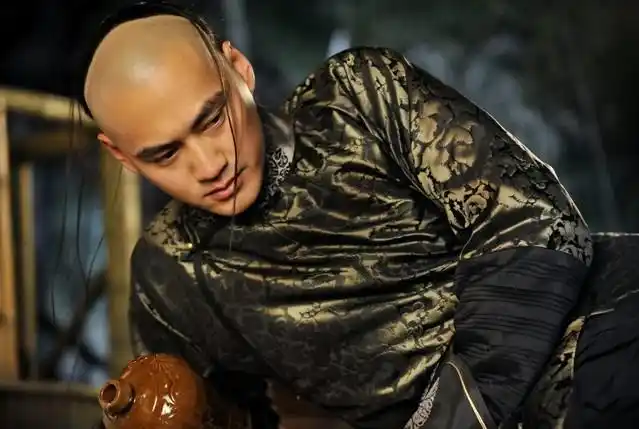 p>袁弘,1982年8月23日出生于湖北省武汉市,中国内地影视男演员,毕业