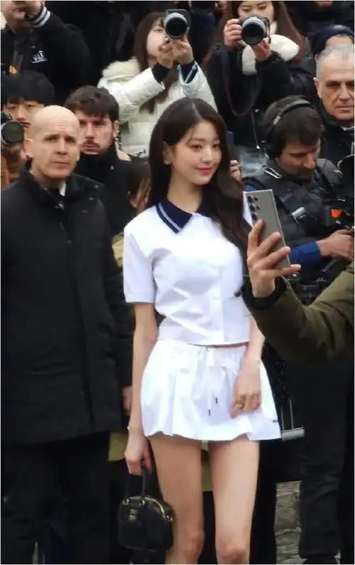 刘亦菲白丝袜美到叠buff,周冬雨撞衫富婆,魏大勋双开门冰箱|杨幂|唐嫣