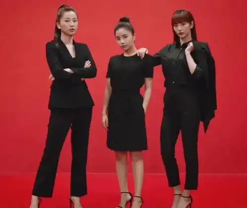 虞书欣孔雪儿安琦穿黑衣同框当镜头拉近十倍富养优势一目了然