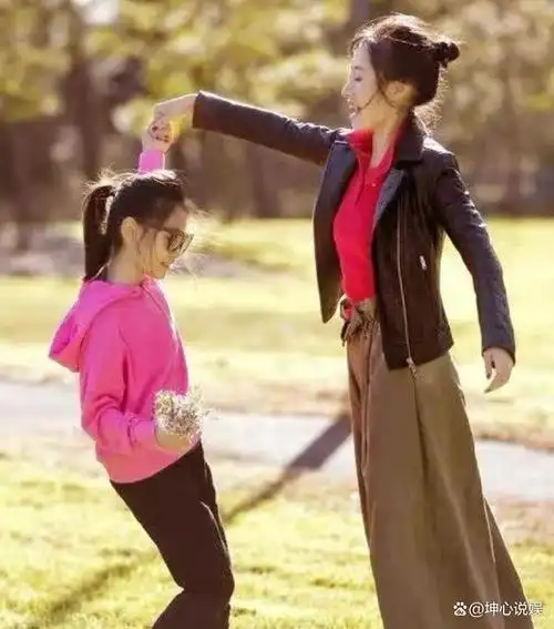 刘敏涛嫁豪门独守空房7年离婚重回荧幕翻红今女儿是她骄傲