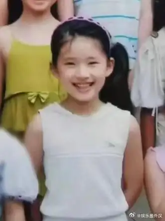 赵露思小时候的旧照##赵露思童年合照