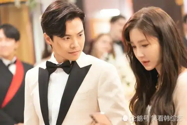 《顶楼3》朴恩硕李智雅,闪耀的订婚仪式中"不安的眼神"被捕捉_腾讯