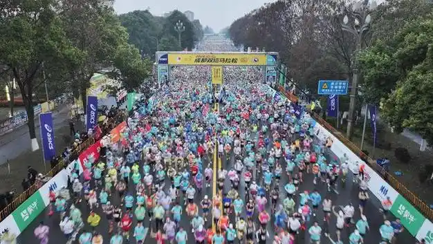 2024成都双遗马拉松燃爆都江堰,青城山—都江堰景区最美赛道带你跑进