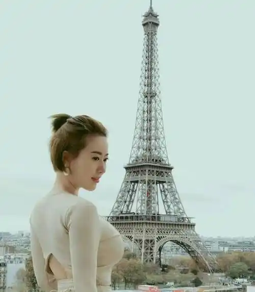 因刘老板而爆红的蒋娉婷,如今国外住豪宅生活奢靡,大尺度写真流出