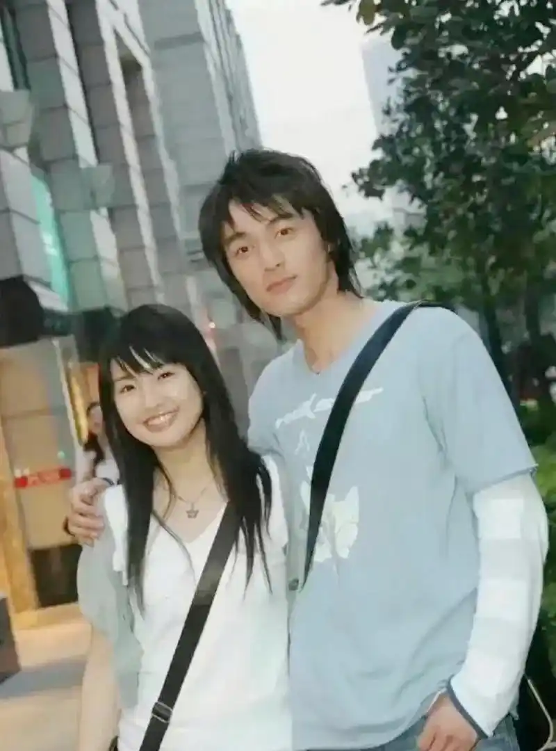 胡歌和林依晨的老照片,还很年轻!