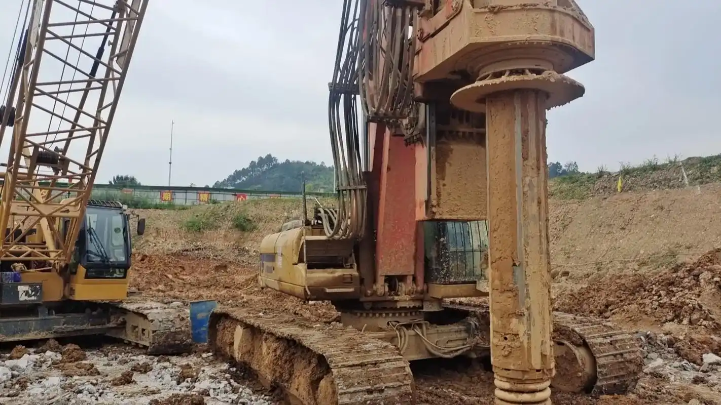 打桩基础施工 #电塔桩 #厂房桩 #桩基施工 #旋挖机打桩  - 抖音