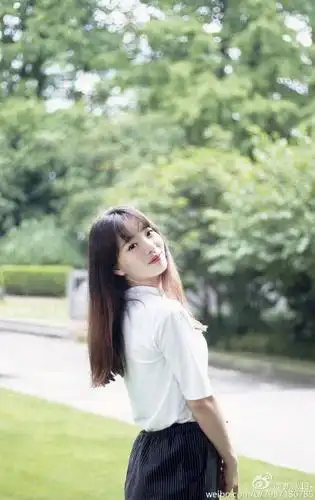 85         毕业于华东师范大学的校花张青青vvvictoria在微博晒出