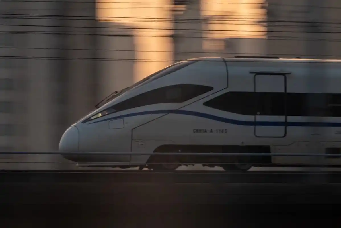 中国高速铁路1系.第三代中国高速铁路(crh)1系是青岛四方 - 抖音