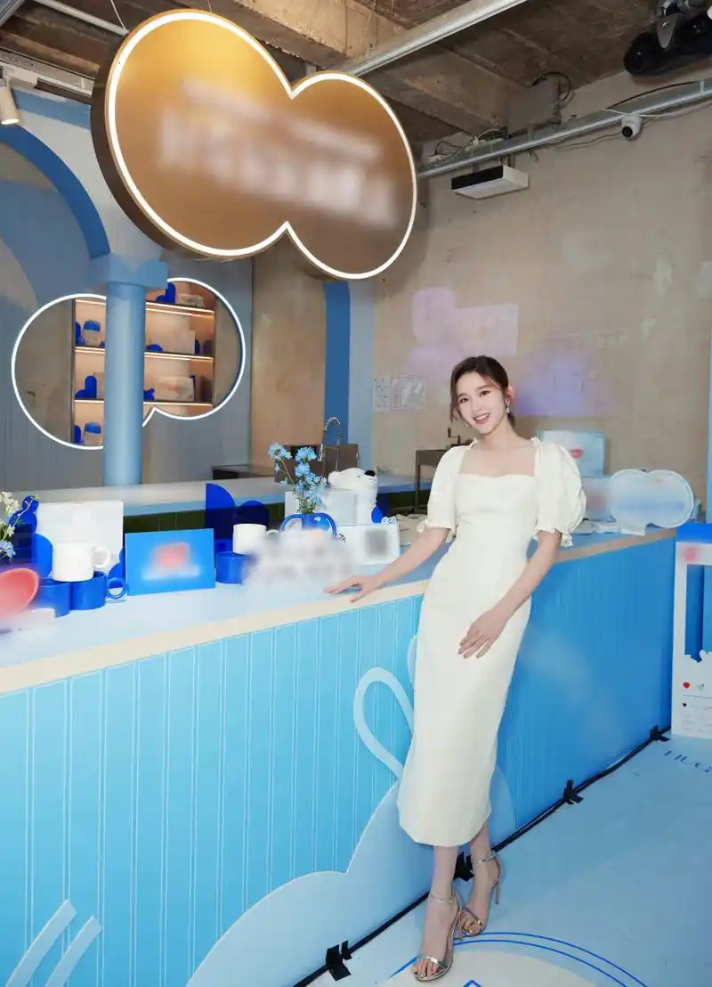 唐艺昕  高跟凉鞋秀玉足