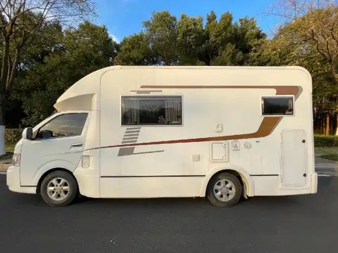 18年8月金杯大海狮,华晨上装的一款小额头t型房车,车长5978,车宽2185