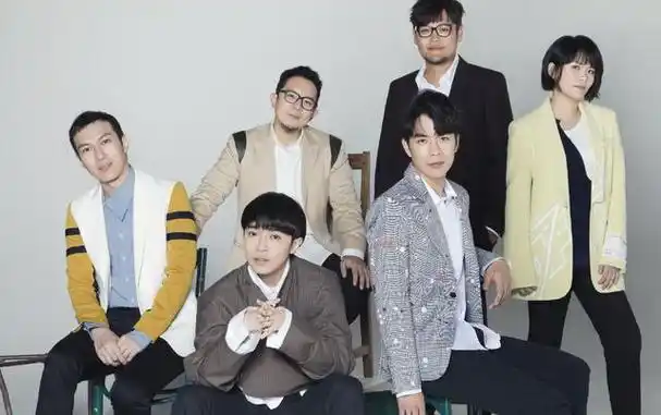 吴青峰:遭家暴,被骂人妖,他却说别带着恨生活,34岁获奖大满贯