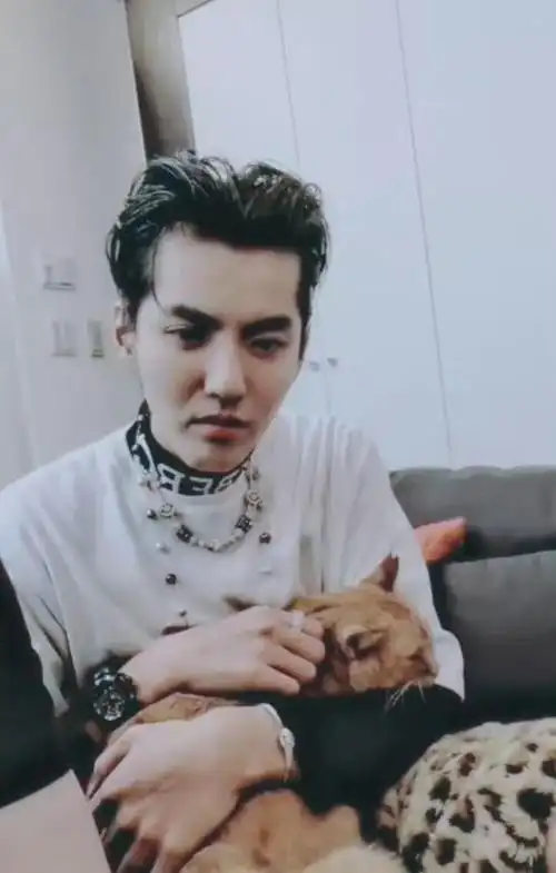 10月7日吴亦凡爆出了一条令人出乎意料的消息令人始料不及