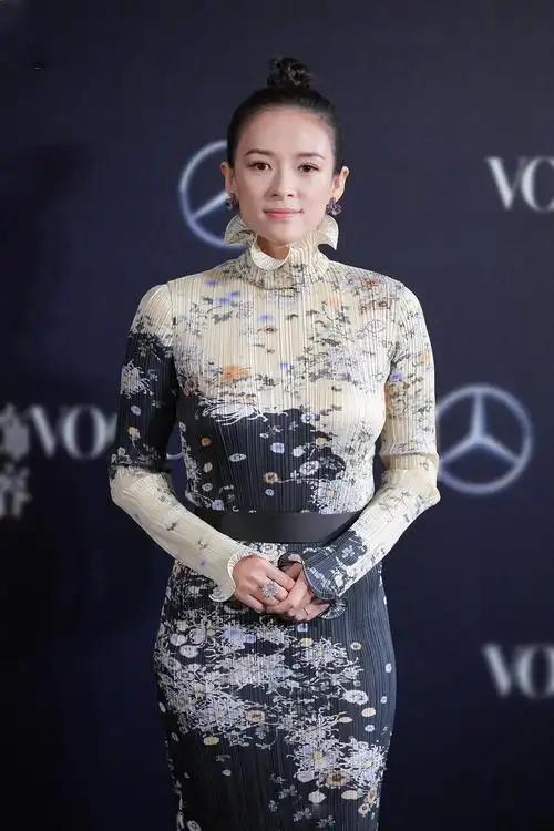 章子怡压轴亮相红毯,穿成了喇叭花,这造型是汪峰的意思吗?