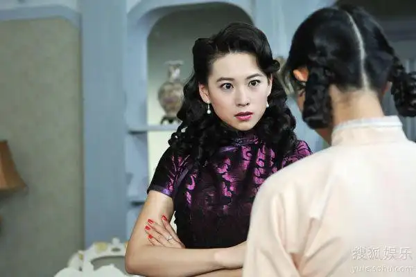 宁丹琳变身铿锵"杀狼花" 外柔内刚展民国风情