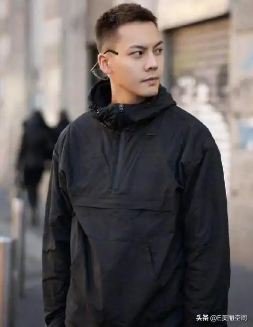 短发发型除了寸头,还有碎发,莫西干,子弹头等.