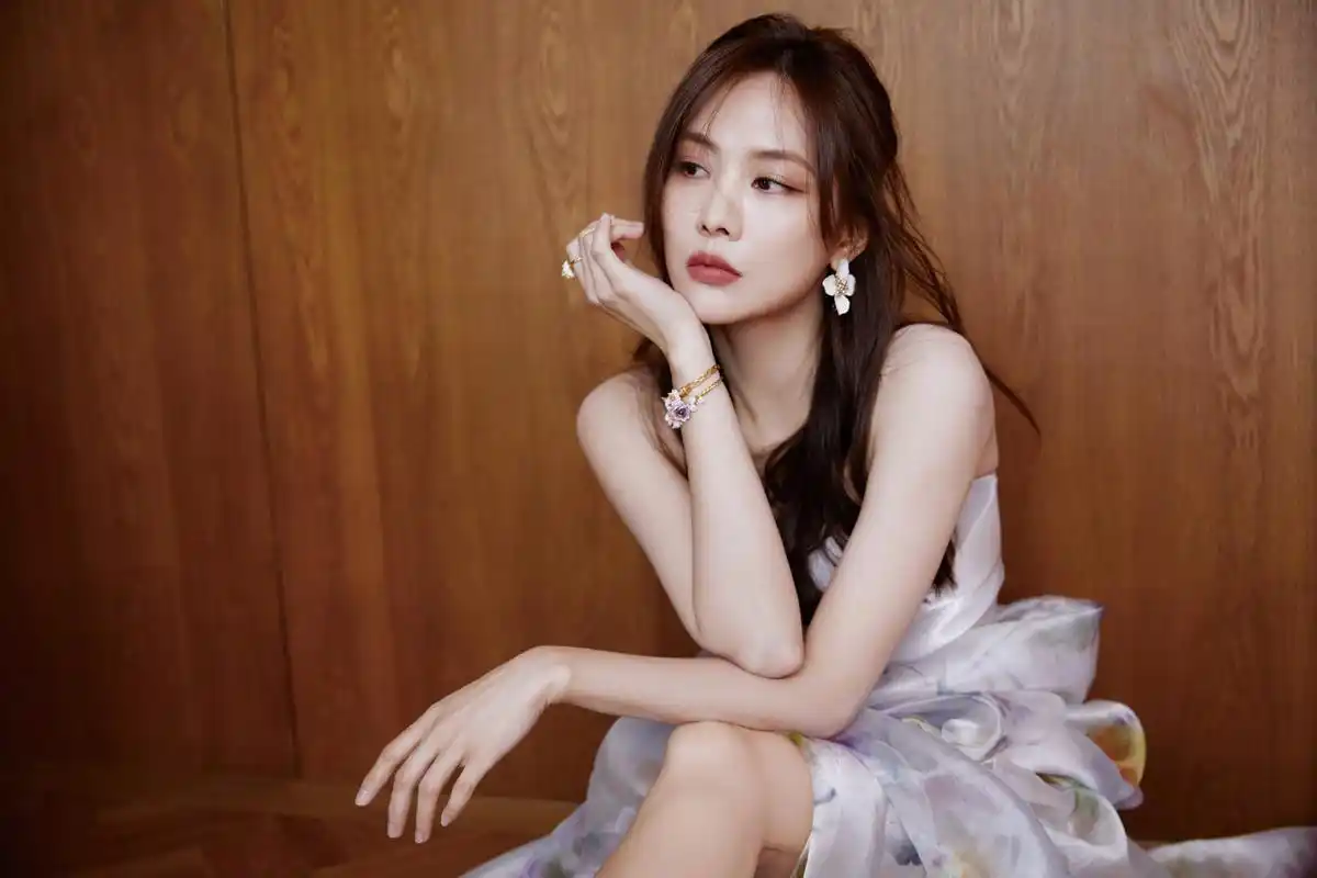 王霏霏,美丽的花仙子写真图集