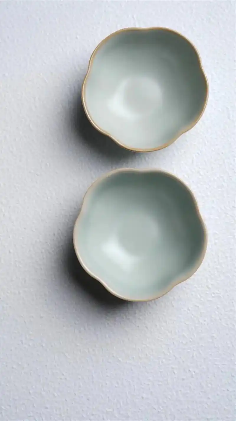 遥追北宋的天青梦,汝窑梅花杯的古典之美.自北宋时期起,汝窑便 - 抖音