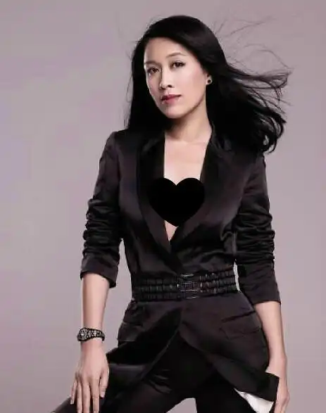 原创真不愧是歌坛一姐那英性感旧照曝光敢真空穿西装大秀身材曲线