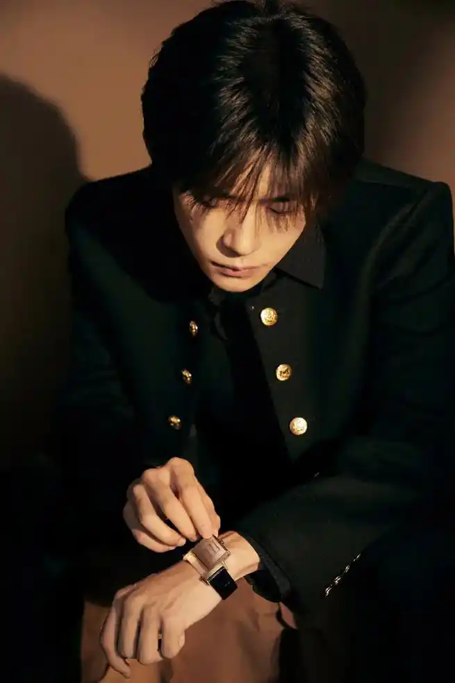 妈呀!出道十周年定制手表 #易烊千玺 #易烊 - 抖音