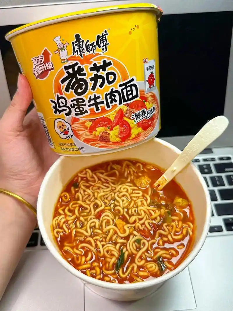 康师傅的番茄鸡蛋牛肉面,番茄味超级浓郁!