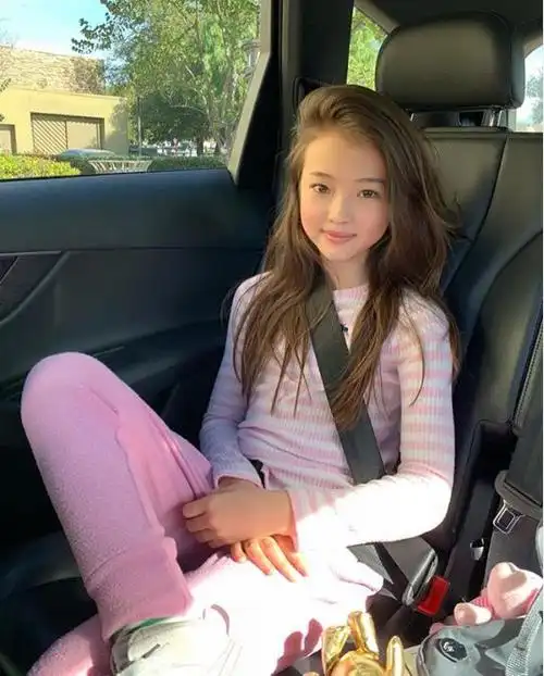 我爱上了一个女孩可她今年只有11岁