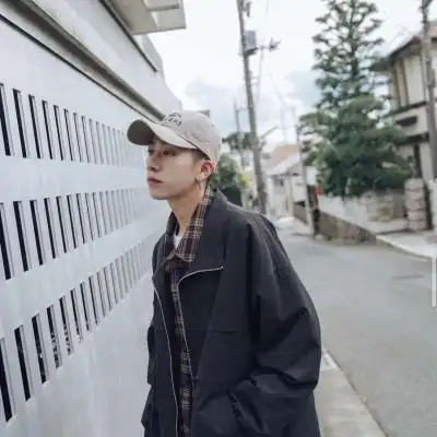 男生真实生活照一人多张帅气男神十连拍图片