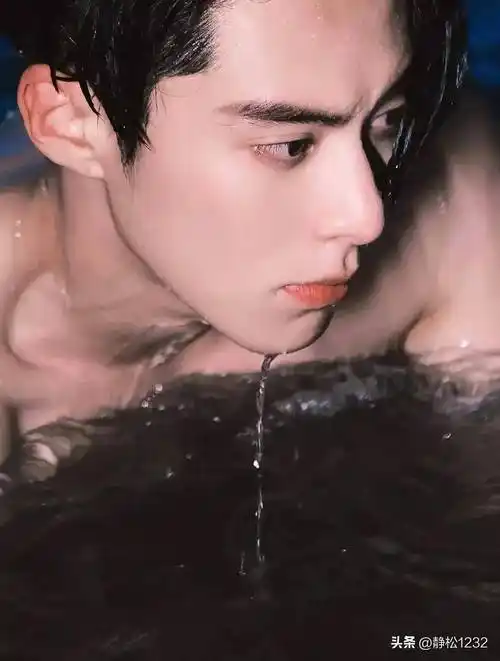 爆棚男神排名,邓为20,肖战第9,张艺兴第7,吴磊第4_身材_腹肌_时尚