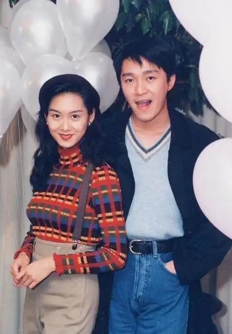 段情最终还是没能走到最后,还是分手收场了……听说周星驰和朱茵分手