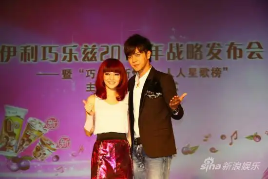 罗志祥张韶涵上海亮相 金童玉女为现场增色(图)