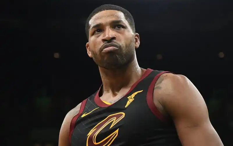 特里斯坦-汤普森起诉一位模特诽谤称汤普森是其儿子生父