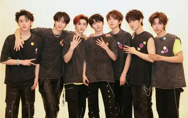 【时代少年团】澳门演唱会粤语自我介绍,听不懂识别了一下字幕,翻出来