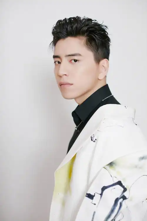 【6.17 王大陆】今晚舞台造型写真,梳着帅气背头,.