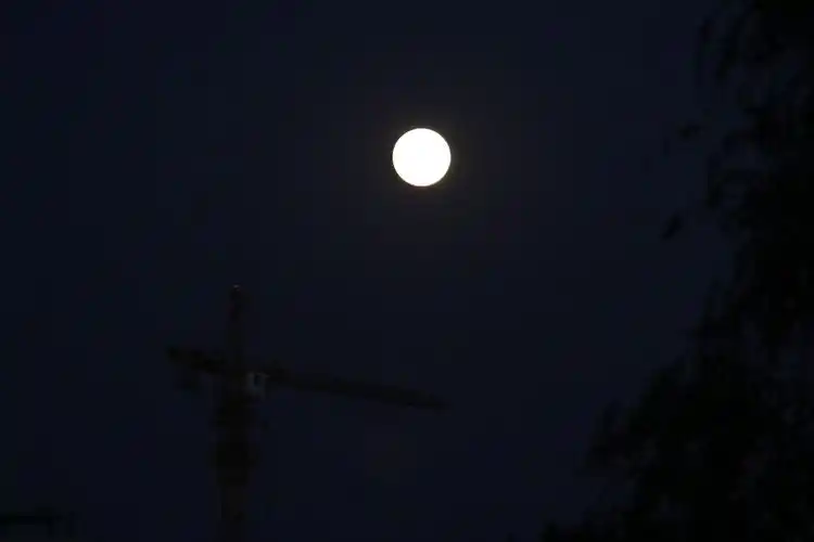 八月十五月亮(东方体育中心拍摄)