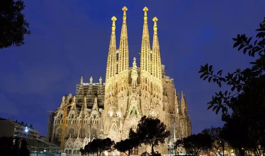 圣家族大教堂, 还未竣工就被联合国教科文组织选为世界遗产的教堂