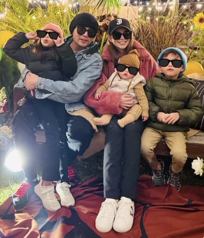 周杰伦香港演唱会将开唱,不舍1岁小女儿,父女俩夕阳漫步好温馨 - 娱乐