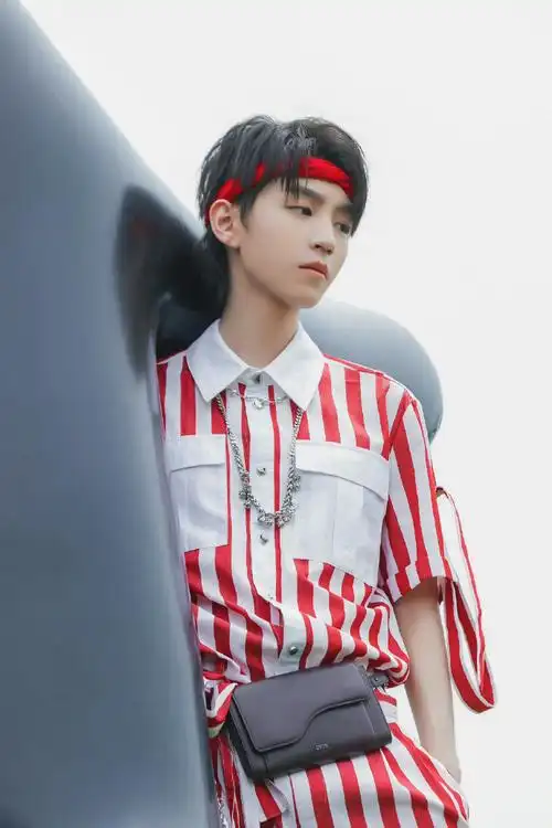 真美得好自然好纯粹,王俊凯这张脸就是最富有的宝藏  @tfboys-王俊凯